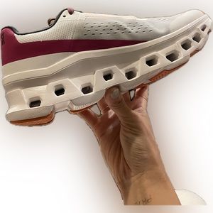 BRAND NEW ON running women’s cloudmonster size 7 in white/aurora latest version